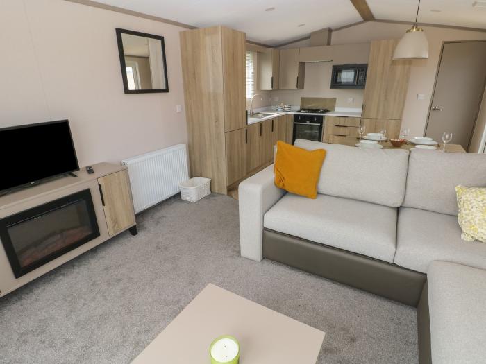 Sandy Bay Retreat, in Hasguard Cross, Broad Haven, Pembrokeshire. Open plan. Smart TV. Electric fire