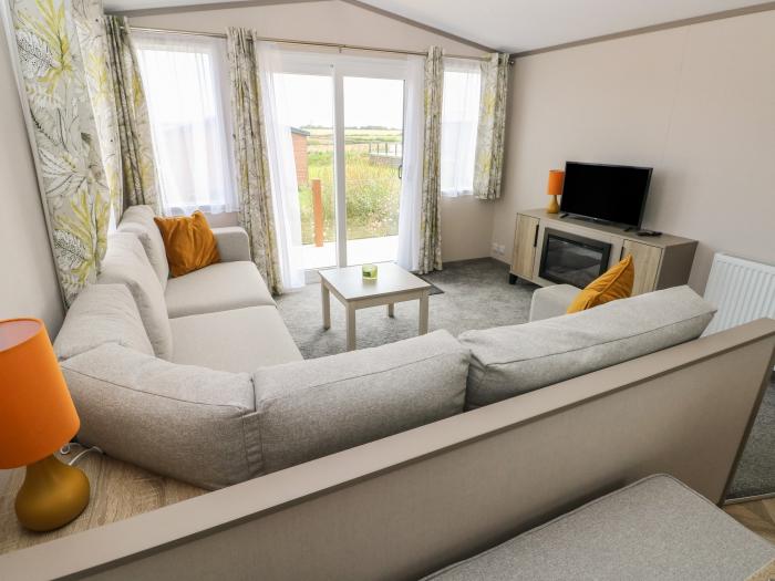 Sandy Bay Retreat, in Hasguard Cross, Broad Haven, Pembrokeshire. Open plan. Smart TV. Electric fire