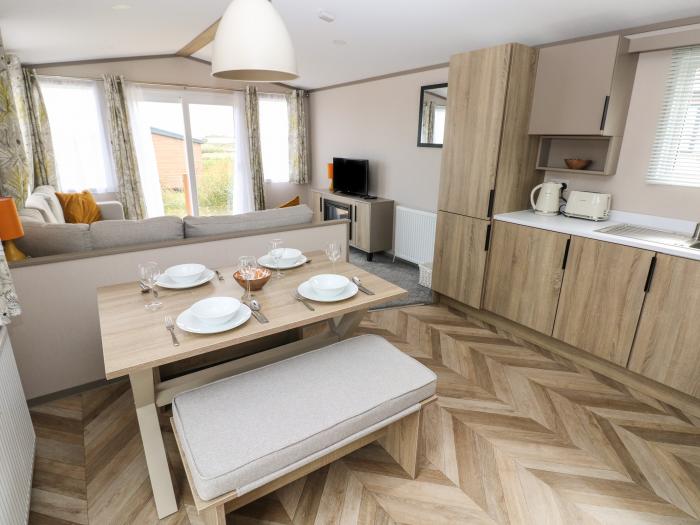 Sandy Bay Retreat, in Hasguard Cross, Broad Haven, Pembrokeshire. Open plan. Smart TV. Electric fire