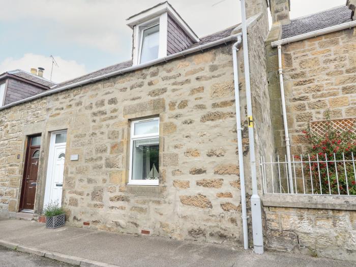 Anchor Cottage, Hopeman, Moray. Two-bedroom cottage near the beach and amenities. Pets and families.