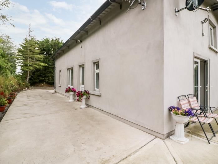 Ahiohill Meadows near Ballinascarty, County Cork. Two-bed home with private garden. Family-friendly.