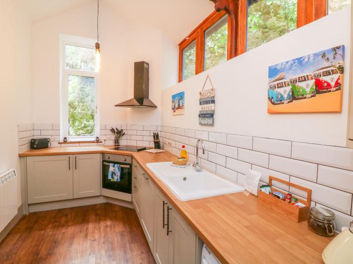 Baronet's Quarters, in Lynton, Devon. In a National Park. Smart TV. Near amenities and a beach. 2bed