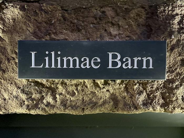 Lilimae Barn, Hognaston near Hulland Ward, Derbyshire. Near National Park. Reverse-level. Open-plan.