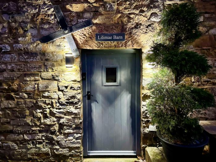 Lilimae Barn, Hognaston near Hulland Ward, Derbyshire. Near National Park. Reverse-level. Open-plan.