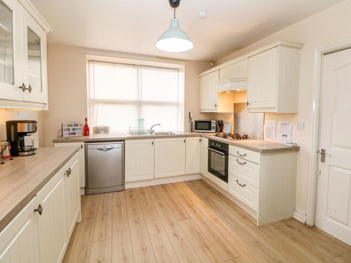 Lantern View, rests in Hayfield, in Derbyshire. Near National Park. Four-bedroom home. Pet-friendly.
