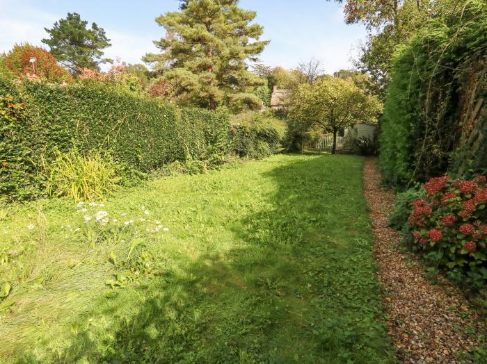 Wayside, Stoke Abbot near Beaminster, Dorset. In the Dorset AONB. Woodburning stove. Enclosed garden