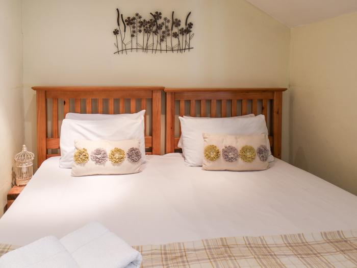 Lena's Lodge, Easington, North Yorkshire. Close to a shop and a pub. En-suite bedrooms. WiFi and TV.