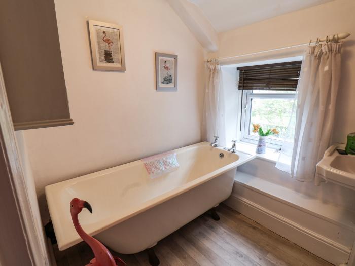 Lena's Lodge, Easington, North Yorkshire. Close to a shop and a pub. En-suite bedrooms. WiFi and TV.