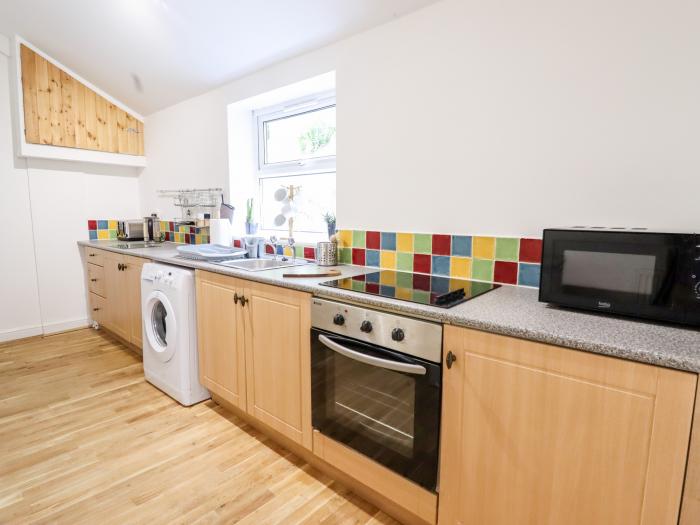 Trem Y Don rests in Dolgarrog, in Conwy. One-bedroom annexe, ideal for couples. Rural. Pet-friendly.