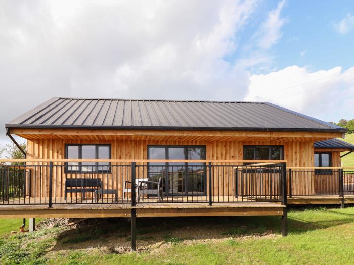 Mynydd Y Glyn Lodge, in Llanfyllin, Llanrhaeadr-ym-Mochnant, Powys. Hot tub. Electric fire. Smart TV