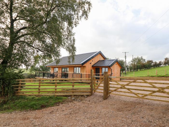 Mynydd Y Glyn Lodge, in Llanfyllin, Llanrhaeadr-ym-Mochnant, Powys. Hot tub. Electric fire. Smart TV