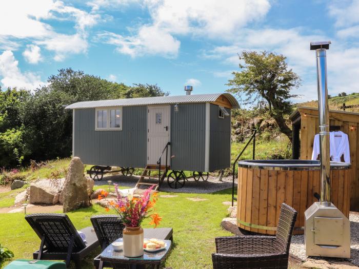 Shepherds Hut near to Penzance, Cornwall. Studio-style pod. Ideal base for two. Wood-fired hot tub.