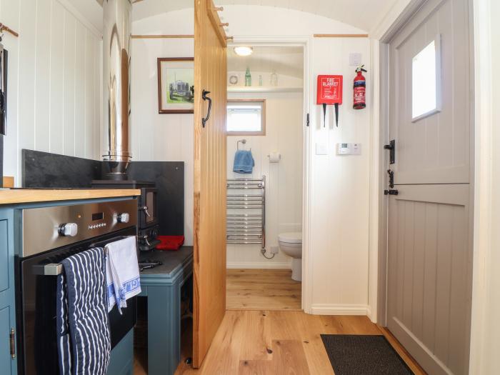 Shepherds Hut near to Penzance, Cornwall. Studio-style pod. Ideal base for two. Wood-fired hot tub.