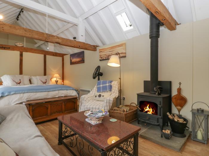 Walnut Cottage is near Ross-On-Wye, Herefordshire. One-bed barn conversion ideal for a couple. Rural