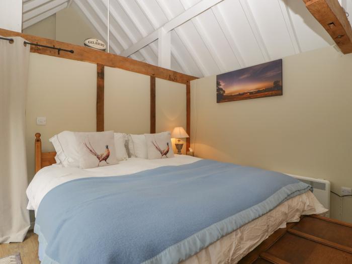 Walnut Cottage is near Ross-On-Wye, Herefordshire. One-bed barn conversion ideal for a couple. Rural