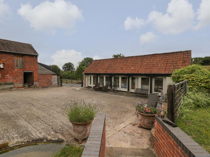 Walnut Cottage is near Ross-On-Wye, Herefordshire. One-bed barn conversion ideal for a couple. Rural