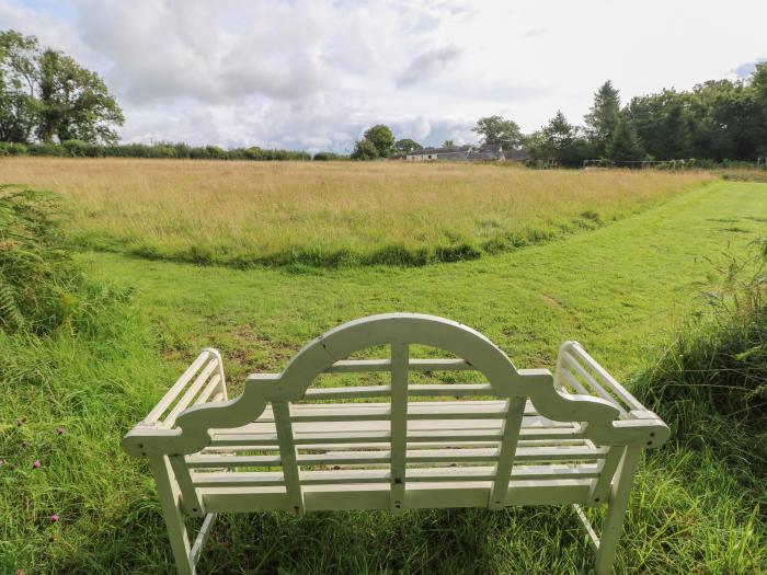 Honeysuckle Cottage in Llanddewi Velfrey nr Narberth, Pembrokeshire. Off-road parking. Dog-friendly.