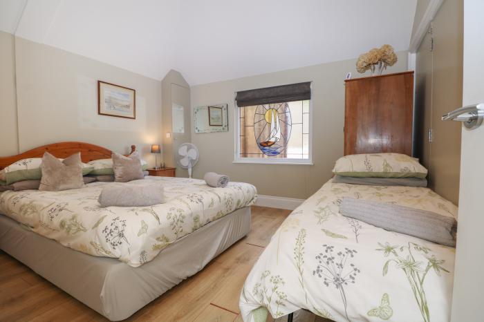 Garden Cottage, in Farnham, Surrey. Ground-floor living. Dog-friendly. Open-plan. Woodburning stove.