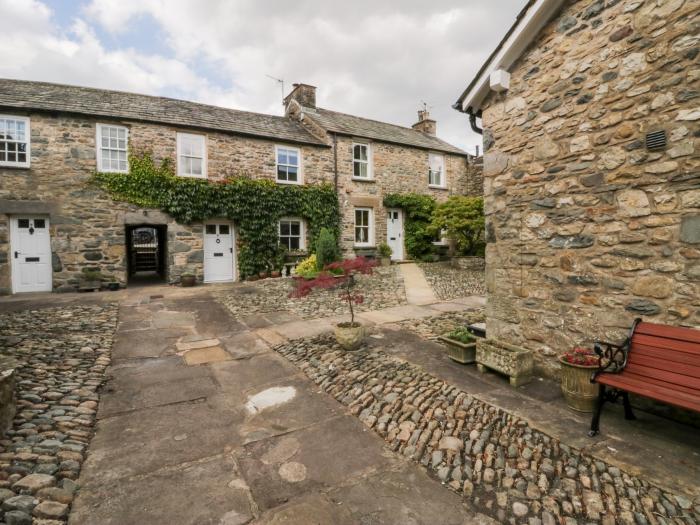 Ramblers Rest, rests in Sedbergh, in Cumbria. In National Park. Woodburning stove. Smart TV. Parking