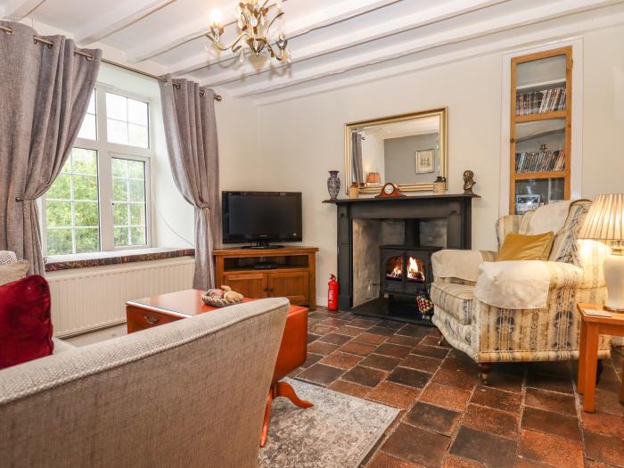 Bluebell Cottage, is in Tavistock, Devon. Two-bedroom home set near amenities. Pet-friendly. Garden.