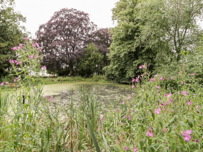 Lower Gardener's Cottage in Llandyrnog near Denbigh, Denbighshire. Off-road parking. Hot tub. Pets.