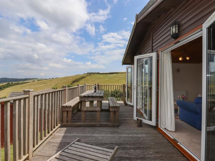 Tamar View Lodge, Millbrook, Cornwall. Smart TV. Ground-floor living. Off-road parking. River views.