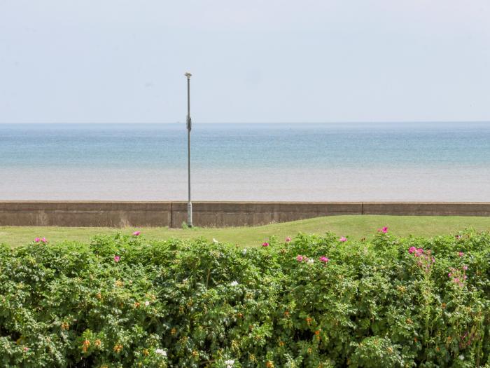 Wavecrest, Hornsea, East Riding of Yorkshire. TV. WiFi. Sea views. Pets welcome. Close to beach, pub