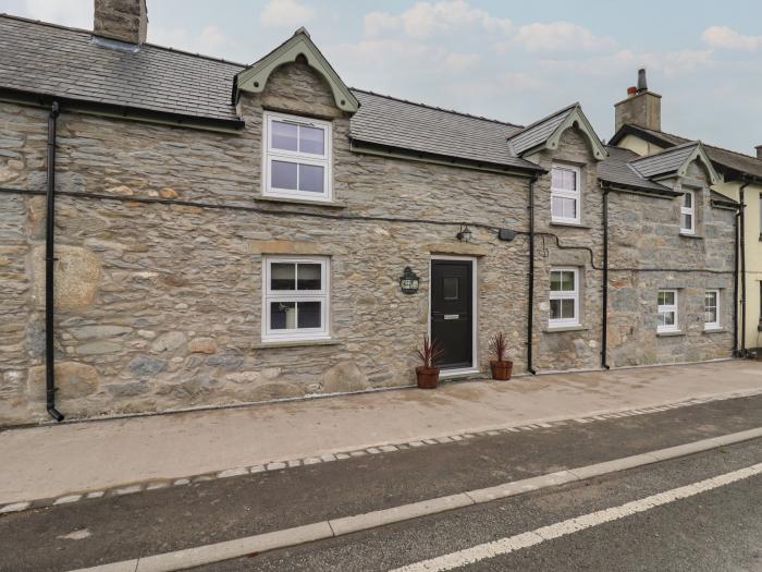 Rhos Las, Cerrigydrudion, Conwy. Four bedrooms. Contemporary. Countryside views. Patio with hot tub.