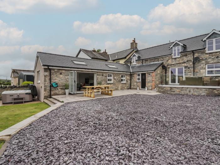 Rhos Las, Cerrigydrudion, Conwy. Four bedrooms. Contemporary. Countryside views. Patio with hot tub.