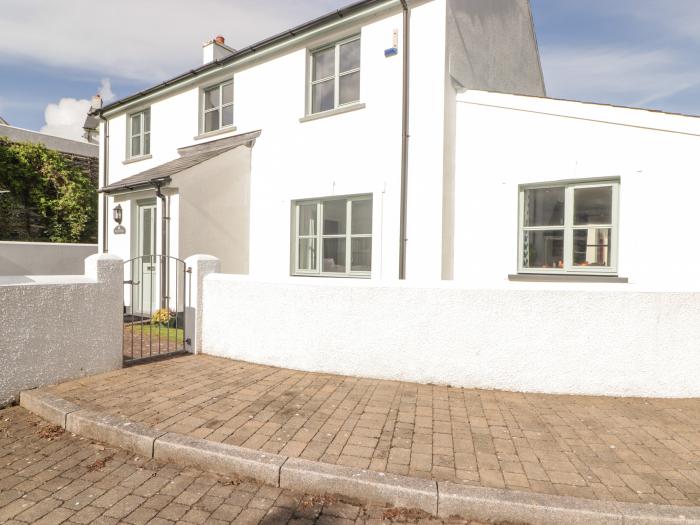 3 Strawberry Close, Little Haven, Pembrokeshire. In National Park. Close to beach. Off-road parking.