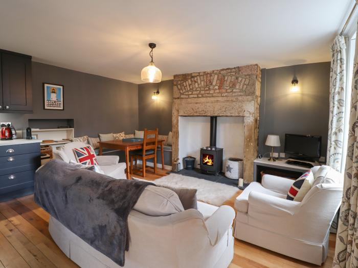 Grebe Cottage, in Alnmouth, Northumberland. Close to amenities and a beach. Woodburning stove. 3 bed