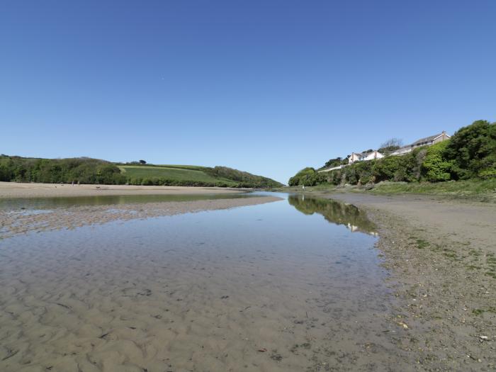 Pams Place, Crantock, Cornwall. WiFi. TV. Single-storey lodge. Is close to a beach. Off-road parking