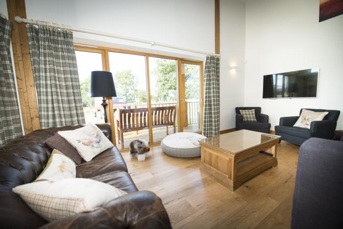 Atlas, Cawdor, Highlands Four-bedroom log cabin with rural views. Family-friendly. Hot tub and sauna