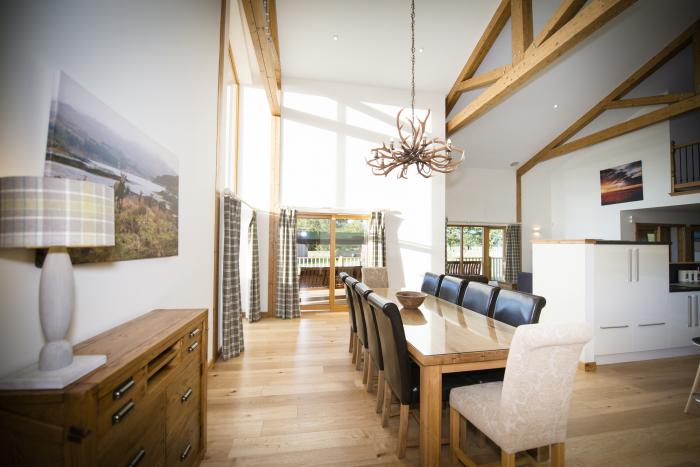 Atlas, Cawdor, Highlands Four-bedroom log cabin with rural views. Family-friendly. Hot tub and sauna