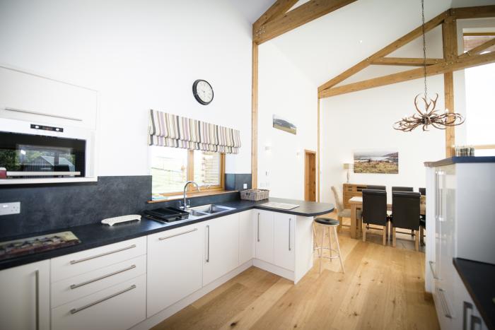 Atlas, Cawdor, Highlands Four-bedroom log cabin with rural views. Family-friendly. Hot tub and sauna