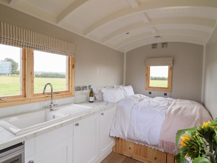 Shepherds Hut, near Scunthorpe, Lincolnshire. Studio-style shepherd's hut, ideal for couples. Rural.