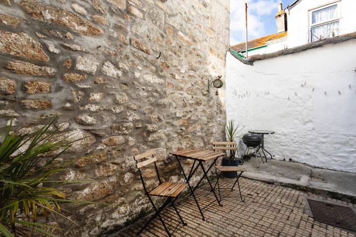 11 Belgravia Street, Penzance, Cornwall. Mid-terrace. Enclosed courtyard. Woodburning stove. 3 beds.