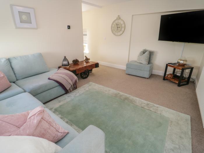 The Moorings in Deganwy, Conwy. First-floor apartment, near the beach and amenities. Couples retreat