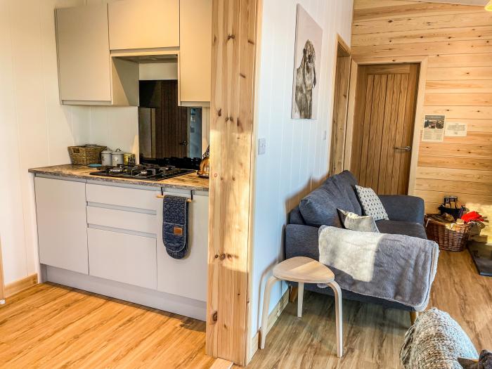 Oak Lodge in Morpeth, Northumberland. Smart TV. Woodburning stove. Near a National Park. 2 bedrooms.
