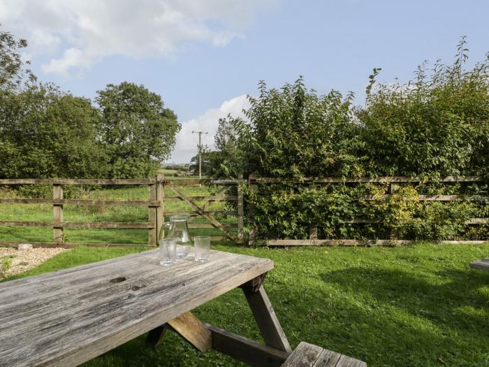 The Paddock near Wells, Somerset. One-bedroom cottage, ideal four couples. Near AONB. Near amenities