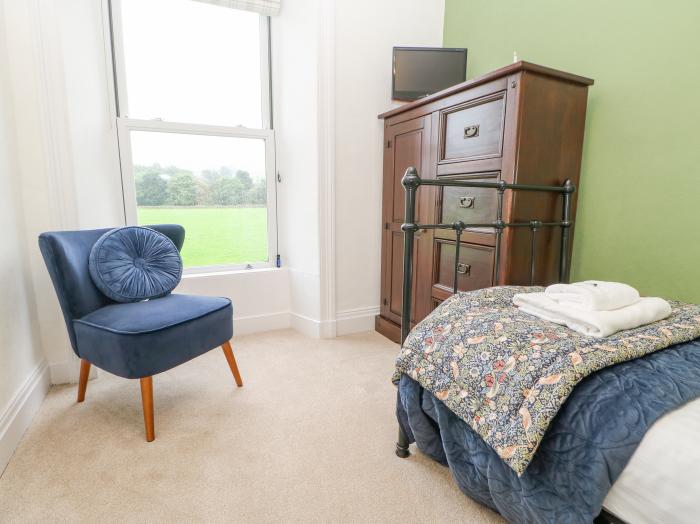 Miss Burrow's House, Hawes, Yorkshire Dales National Park. Near amenities. Three dogs. Bike storage.