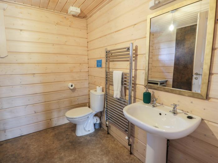 Lapwing Lodge, in Kirkbean near Southerness, Dumfries and Galloway. Open plan. Ground-floor living.