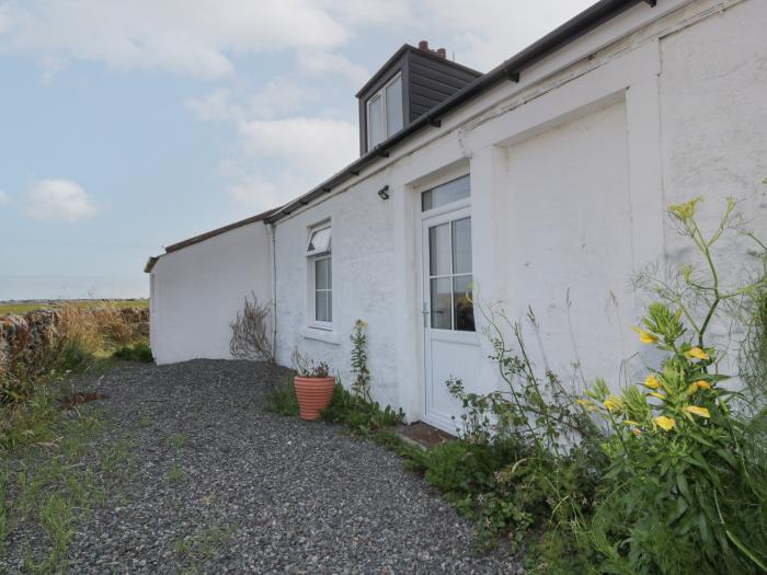 Beachcombers Cottage, Kirkbean near Southerness, Dumfries and Galloway. Smart TV. Woodburning stove.