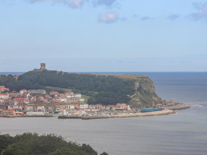 The Penthouse in Scarborough, North Yorkshire. En-suite rooms. Close to amenities and beach. Balcony