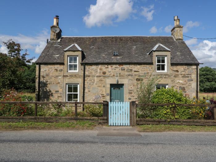 Tigh Na Rathaid, Grandtully near Aberfeldy, Perth and Kinross. Off-road parking. Close to amenities.