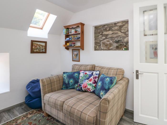 Tigh Na Rathaid, Grandtully near Aberfeldy, Perth and Kinross. Off-road parking. Close to amenities.