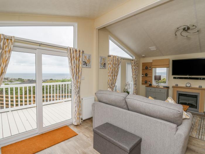 Platinum Lodge, Borth, Ceredigion. Eryri National Park. Close to amenities and a beach. Dog-friendly