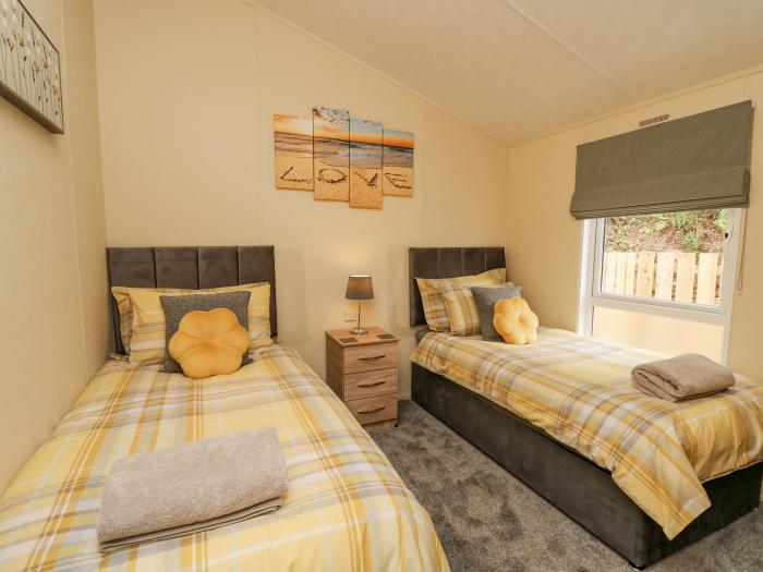 Platinum Lodge, Borth, Ceredigion. Eryri National Park. Close to amenities and a beach. Dog-friendly