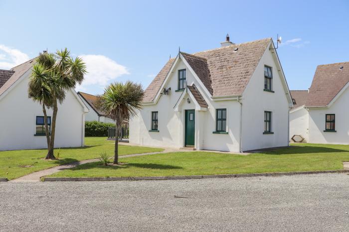 Sandeel Bay nr Fethard-On-Sea, County Wexford. Three-bedroom home with on-site facilities. Sea views