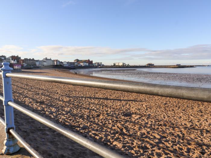 Bay Cottage No 7 in Morecambe, Lancashire. Two-bedroom home near amenities and beach. Hot tub. Pets.